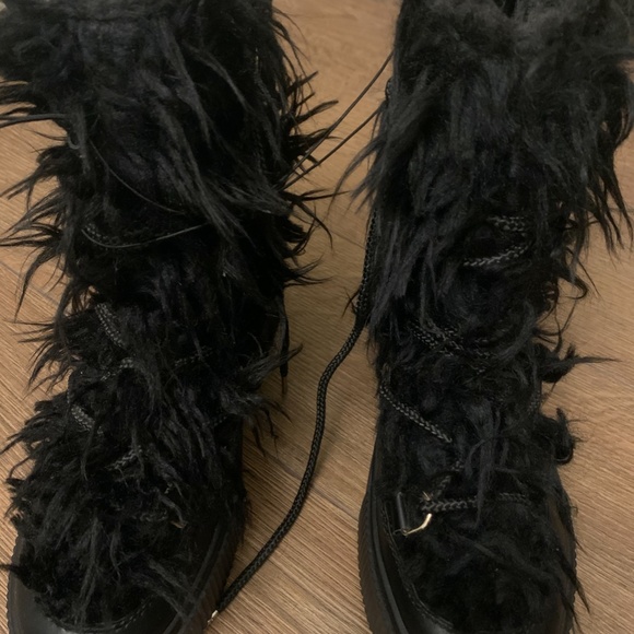 H&M Faux Fur Boots - Picture 2 of 8